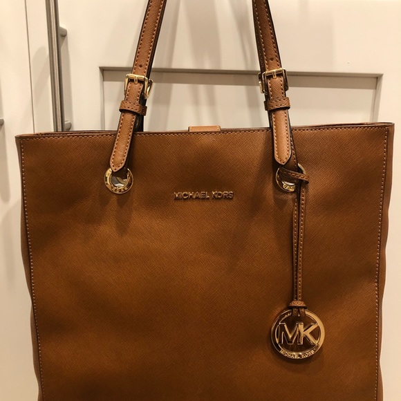 MICHAEL KORS Jet Set Vertical Saffiano Leather Tote || Brown - Picture 6 of 8